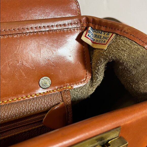 Vintage Dooney & Bourke leather doctor satchel bag w/key, charm & dustbag - Picture 13 of 16